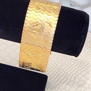VERY VERY RARE VINTAGE SOLID 18K GOLD WIDE FLEXIBLE BRACELET (FAMILY HEIRLOOM).